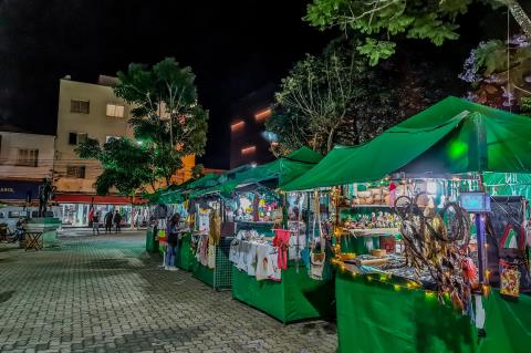 FEIRA DE ARTESANATO “TATUÍ, CAPITAL DA MÚSICA” TEM EDIÇÃO ESPECIAL NA PRAÇA DA MATRIZ DURANTE O “NATAL ENCANTADO 2025”