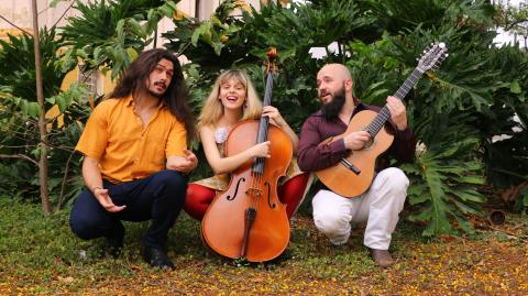 “MÚSICA NA PRAÇA” TRANSFORMA O CORETO DA PRAÇA DA MATRIZ EM PALCO PARA O LANÇAMENTO DO PRIMEIRO ÁLBUM DO TRIO TRINCHEIRA