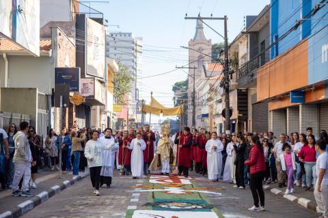 TAPETE DE CORPUS CHRISTI E 95ª FESTA DA CARIDADE DO LAR SÃO VICENTE DE PAULO FORTALECEM O TURISMO RELIGIOSO EM TATUÍ
