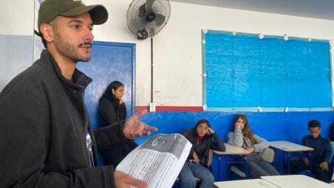 Servidores da Sec. de Ciência e Tecnologia visitam escolas para divulgar o prêmio