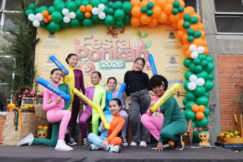 Bailarinas da Escola de Dança Rafaela Ribeiro na Festa da Ponkan 2026