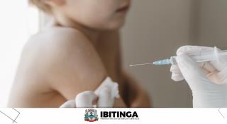 editdoctor-with-kid-getting-vaccine