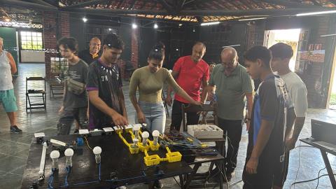 A Prefeitura de Ilha Comprida celebrou, no último sábado, 25 de abril, o encerramento do curso de Eletricista – Instalações Elétricas (Baixa Tensão), realizado com conclusão no Espaço Cultural Plínio Marcos. Ao todo, 15 alunos de diversas idades conc