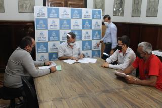 Assinatura do contrato arquibancada Durval Nicolau