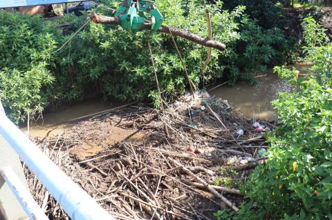 Meio Ambiente realiza limpeza do Rio da Prata