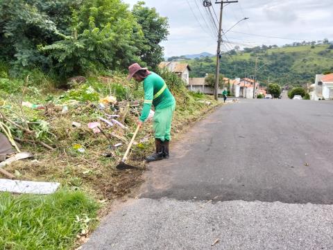 Departamento de Meio Ambiente realiza serviços de roçada em diversos bairros da cidade