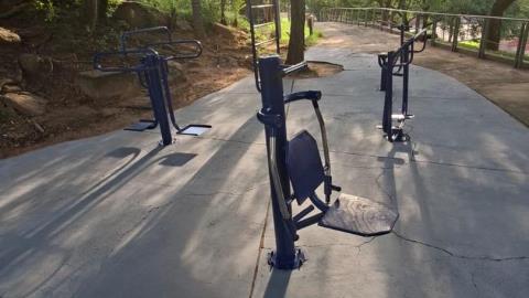Prefeitura realiza manutenção em espaços esportivos em diferentes regiões da cidade