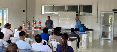 Servidores municipais participam de capacitação em prevenção e combate a incêndios