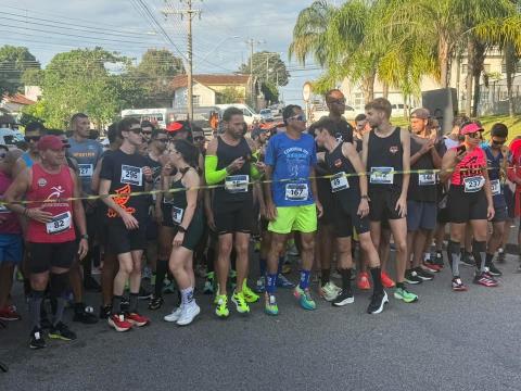 Jardim Primeiro de Maio celebra aniversário com cerimônia cívica e tradicional corrida