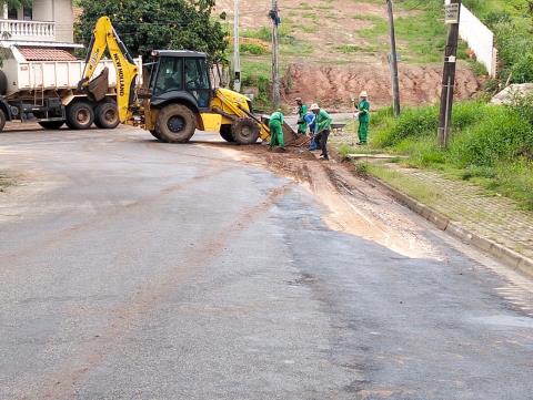 Departamento de Meio Ambiente realiza serviços de roçada em diversos bairros da cidade