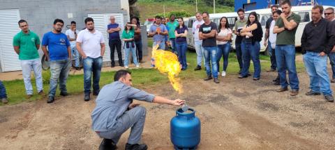 Servidores municipais participam de capacitação em prevenção e combate a incêndios