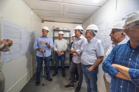 Governador em exercício visita obras da escola do Resedás e confirma apoio à reconstrução da Ponte do Half