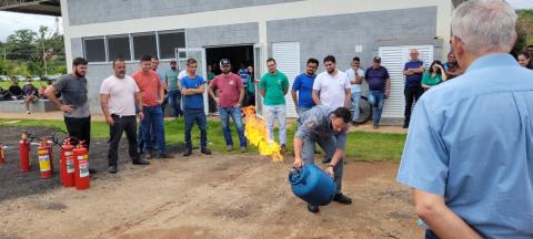 Servidores municipais participam de capacitação em prevenção e combate a incêndios