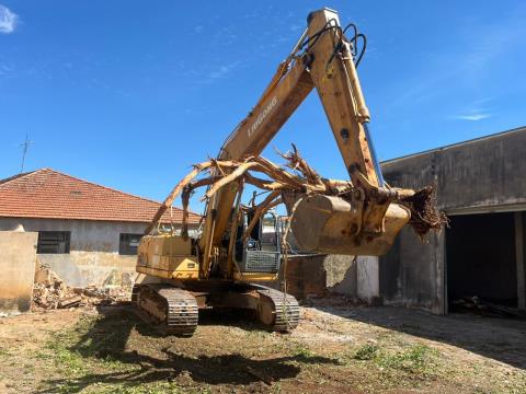 Prefeitura conclui demolição parcial de imóvel na rua Campos Salles