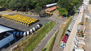 Apresentação de veículos 0 km da frota escolar e vistoria da frota municipal