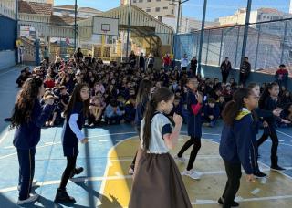 Apresentação da coreografia da música Tempo de Ser Feliz (2)