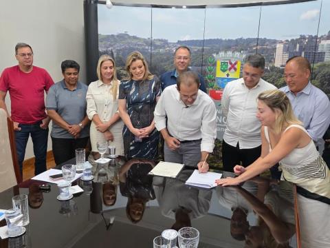 Ato de anúncios oficiais, com novos investimentos, serviços e avanços para o município (2)