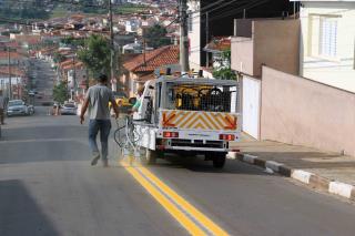 Sinalização de solo na rua Vol. Cícero Lamartine da Silva Leme- Vila Bianchi