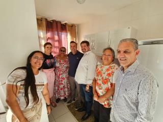 Doação de cortinas no Programa Vida Longa 01