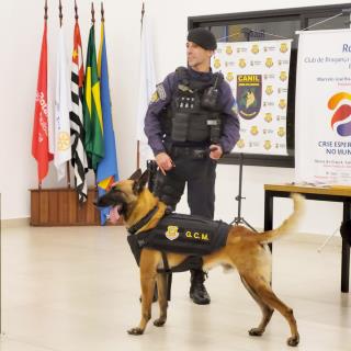 04.09.2023 Grupo de Operações com Cães da GCM realiza apresentação no Rotary Club de Bragança Paulista (1)
