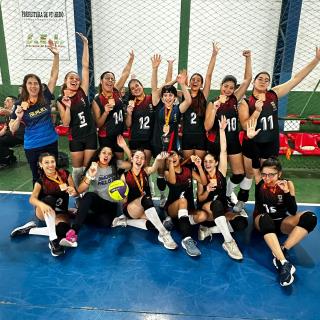 04.10.2023 Equipe de Voleibol Feminino Sub- 17 conquista terceiro lugar na Liga Vinhedo de Voleibol 2023