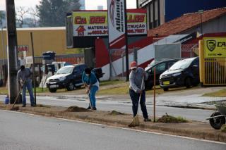 Limpeza de mato Avenida Alberto Diniz1