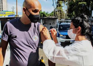 05.04.2021 Profissionais da Força de Segurança Pública começam a ser imunizados contra o Covid-19 (1)_