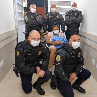 Equipe da GCM realiza parto durante operação Expoagro