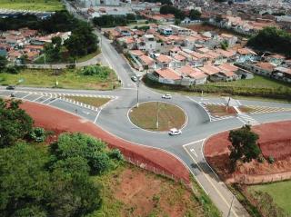 09.03.2021 Dispositivo de segurança é finalizado em cruzamento perigoso no Tanque do Moinho 6