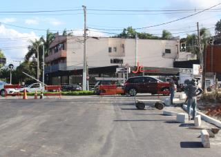 Administração discute configuração e sinalização viária de nova rua paralela à Praça da Poesia (1)