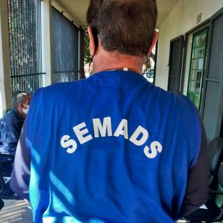 09.06.2021 Servidores da SEMADS atenderão à comunidade utilizando coletes e crachás de identificação