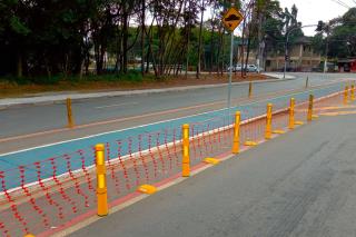 Prefeitura implanta rede de proteção em ciclofaixa para impedir a invasão de motocicletas no local (4)