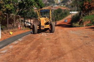 10.07.2020 Iniciada a pavimentação da Rua do Cobre, no bairro Chácaras Fernão Dias (2)