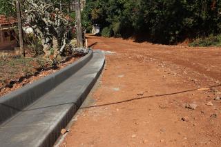 10.07.2020 Iniciada a pavimentação da Rua do Cobre, no bairro Chácaras Fernão Dias (1)