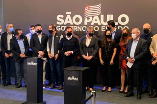 Prefeitura prestigia solenidade do Governo do Estado para liberação de investimento para vicinais da região 1