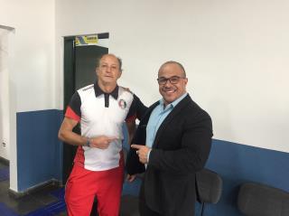Atleta e treinador de Taekwondo visita a Secretaria da Juventude, Esportes e Lazer