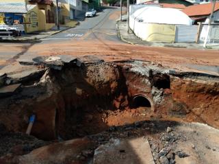 15.01.2021 Prefeitura realiza obras emergenciais na Rua Conrado Stefani (1)