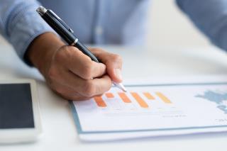 closeup-of-business-man-studying-diagram
