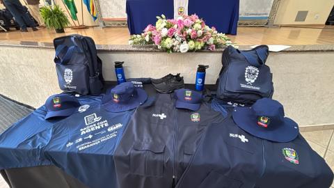 Saúde entrega novos uniformes e equipamentos para fortalecer atuação de agentes no município