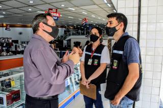 FOTO_1_FISCALIZAÇÃO_VISA_USO_OBRIGATÓRIO_DE_MÁSCARA_18-02-2021