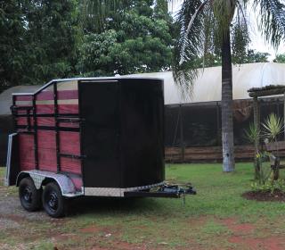 Prefeitura recebe carreta reboque para auxiliar na retirada de animais de grande porte (2)