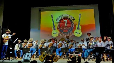 Neste sábado (20), a Orquestra Violeiros das 7 Colinas é atração no Pergolado da Praça Central