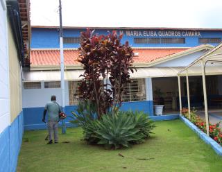 19.01.2021 Limpeza e corte de mato na Escola Municipal Maria Elisa Quadros Camara1