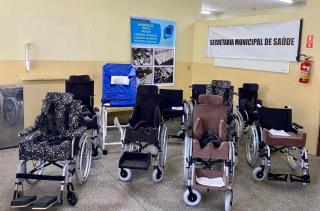 Prefeitura realiza nova entrega cadeiras de rodas