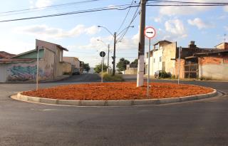 22.04.2021 Iniciada implantação de rotatória na confluência entre a Avenida Oito de Maio x Rosa Raffanti Cecchettini (2)