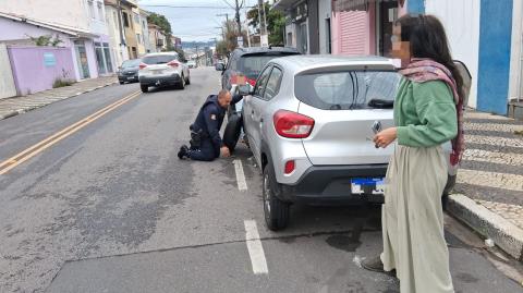 GCM presta auxílio a motorista durante patrulhamento preventivo em Bragança Paulista
