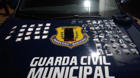 GCM prende mulher com drogas durante patrulhamento no Toró