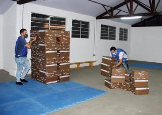 Prefeitura recebe doação de panetones da Bauducco (1)