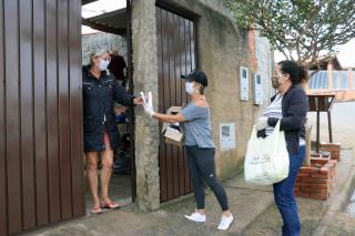 23.05.2020 Entrega de Mascaras Alcool em Gel e Agua Sanitaria em Conjuntos Habitacionais3