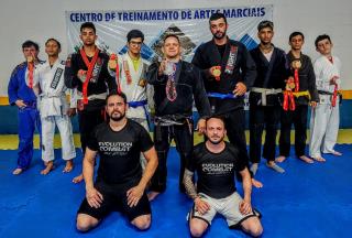 Atletas de Jiu-jitsu de Bragança Paulista conquistam nove medalhas em competições